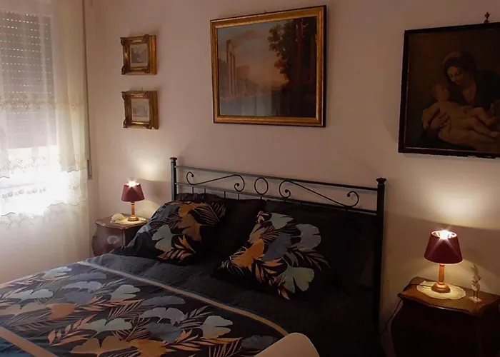 Italian Romance - A Fine Apartment In Rome